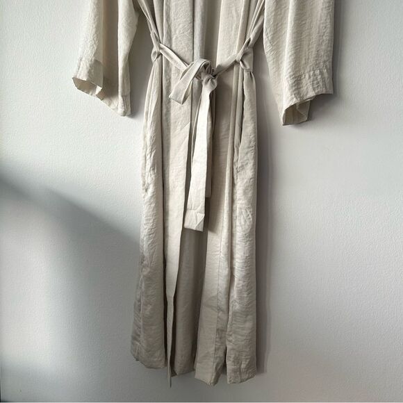 Miiyu Simons Cream Long Robe with Belt and pockets - Picture 2 of 11